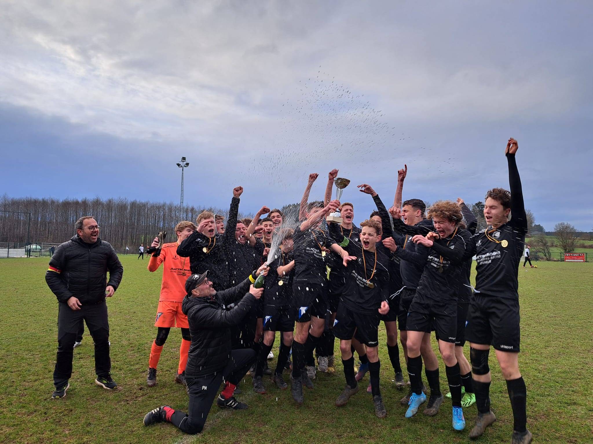 Read more about the article Les U17 de l’Entente remportent la Coupe de la Province de Namur !!